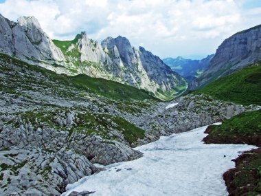 Fahlenturm ve Fahlenschafberg Alpstein dağ silsilesi - Appenzell Innerrhoden Canton, İsviçre, dikenli Dağ doruklarına