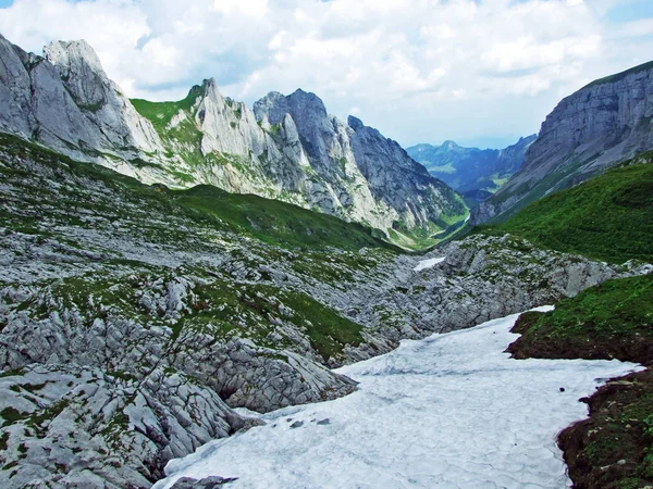 Fahlenturm Fahlenschafberg Alpstein Dağ Silsilesi Appenzell Innerrhoden Canton Sviçre Dikenli — Stok fotoğraf