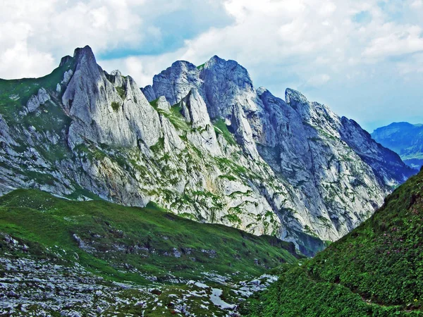 Die Stacheligen Gipfel Von Fahlenturm Und Fahlenschafberg Alpstein Kanton Appenzell — Stockfoto