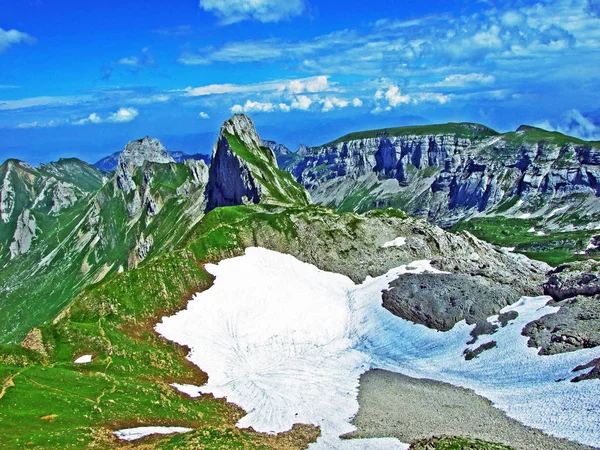 Αγκαθωτά Αλπικές Κορυφές Του Fahlenturm Και Fahlenschafberg Στην Alpstein Οροσειρά — Φωτογραφία Αρχείου