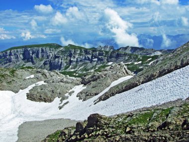 Kayalık dağ sırtı Roslenfirst ve Saxer ilk Alpstein dağ silsilesi - Appenzell Innerrhoden Canton, İsviçre