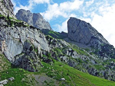 Alp Peyzaj ve kayalık doruklarına Alpstein dağ silsilesi - St. Gallen Kanton ve Appenzell Innerrhoden, İsviçre