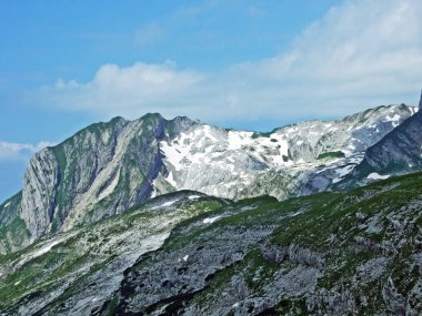 Alp Peyzaj ve kayalık doruklarına Alpstein dağ silsilesi - St. Gallen Kanton ve Appenzell Innerrhoden, İsviçre
