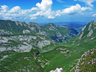 Alp Peyzaj ve kayalık doruklarına Alpstein dağ silsilesi - St. Gallen Kanton ve Appenzell Innerrhoden, İsviçre
