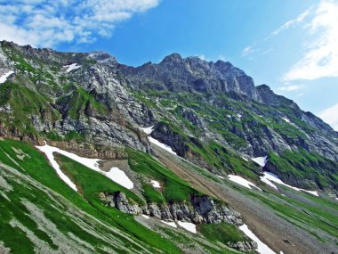 Alp Peyzaj ve kayalık doruklarına Alpstein dağ silsilesi - St. Gallen Kanton ve Appenzell Innerrhoden, İsviçre