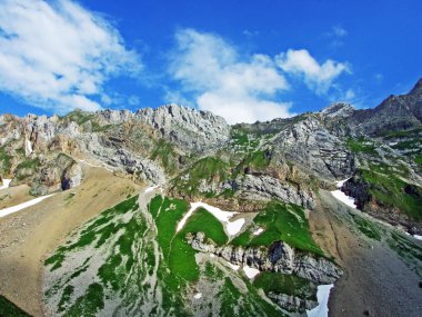 Alp Peyzaj ve kayalık doruklarına Alpstein dağ silsilesi - St. Gallen Kanton ve Appenzell Innerrhoden, İsviçre