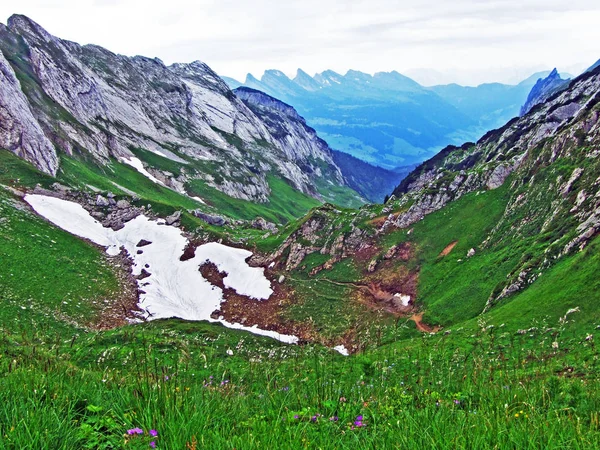 アルプスの風景と Alpstein カントンのザンクトガレンやアッペンツェル Innerrhoden スイス連邦共和国の岩峰 — ストック写真