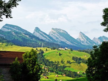 Dağ nehir vadileri Thurtal ve Seeztal - Canton St. Gallen, İsviçre arasında büyük Churfirsten