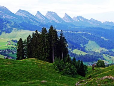 Dağ nehir vadileri Thurtal ve Seeztal - Canton St. Gallen, İsviçre arasında büyük Churfirsten