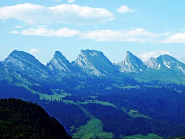 Dağ nehir vadileri Thurtal ve Seeztal - Canton St. Gallen, İsviçre arasında büyük Churfirsten