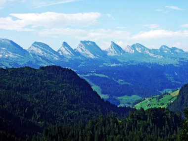 Dağ nehir vadileri Thurtal ve Seeztal - Canton St. Gallen, İsviçre arasında büyük Churfirsten