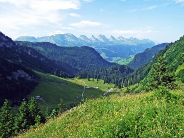 Dağ nehir vadileri Thurtal ve Seeztal - Canton St. Gallen, İsviçre arasında büyük Churfirsten