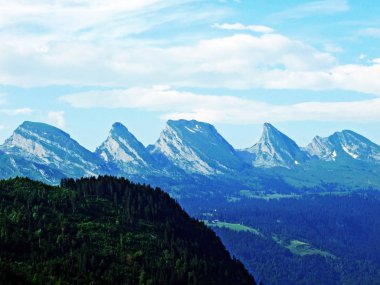 Dağ nehir vadileri Thurtal ve Seeztal - Canton St. Gallen, İsviçre arasında büyük Churfirsten
