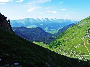 Dağ nehir vadileri Thurtal ve Seeztal - Canton St. Gallen, İsviçre arasında büyük Churfirsten