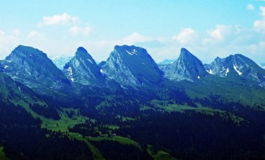 Dağ nehir vadileri Thurtal ve Seeztal - Canton St. Gallen, İsviçre arasında büyük Churfirsten