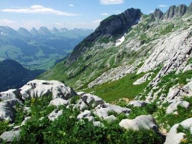 Alp Peyzaj ve kayalık doruklarına Alpstein dağ silsilesi - St. Gallen Kanton ve Appenzell Innerrhoden, İsviçre