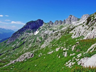 Alp Peyzaj ve kayalık doruklarına Alpstein dağ silsilesi - St. Gallen Kanton ve Appenzell Innerrhoden, İsviçre