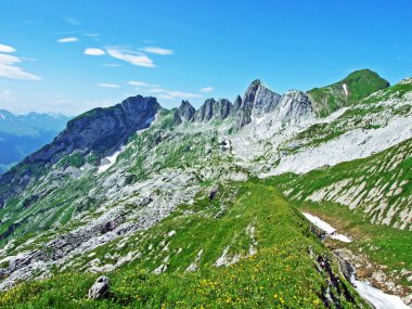 Alp Peyzaj ve kayalık doruklarına Alpstein dağ silsilesi - St. Gallen Kanton ve Appenzell Innerrhoden, İsviçre