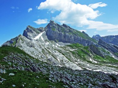 Alp Peyzaj ve kayalık doruklarına Alpstein dağ silsilesi - St. Gallen Kanton ve Appenzell Innerrhoden, İsviçre