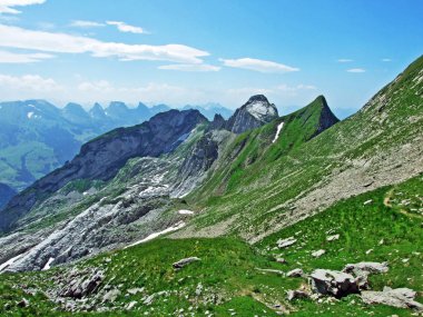Alp Peyzaj ve kayalık doruklarına Alpstein dağ silsilesi - St. Gallen Kanton ve Appenzell Innerrhoden, İsviçre
