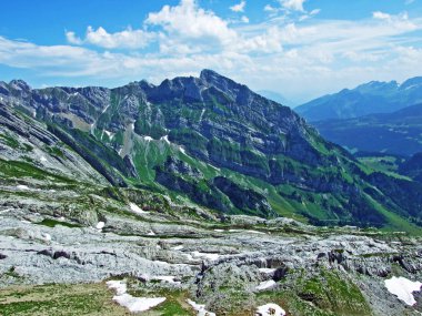 Alp Peyzaj ve kayalık doruklarına Alpstein dağ silsilesi - St. Gallen Kanton ve Appenzell Innerrhoden, İsviçre