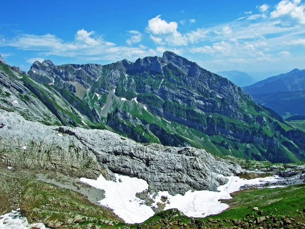アルプスの風景と Alpstein カントンのザンクトガレンやアッペンツェル Innerrhoden スイス連邦共和国の岩峰 — ストック写真