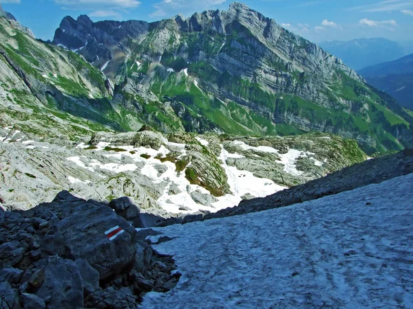 石や岩 Alpstein カントンのザンクトガレンやアッペンツェル Innerrhoden スイス連邦共和国の — ストック写真