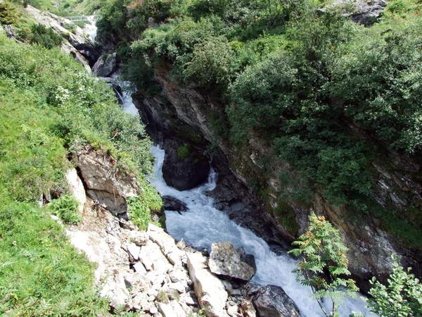 瑞士乌里州 马德里州的 Charstelenbach 溪流溪 — 图库照片