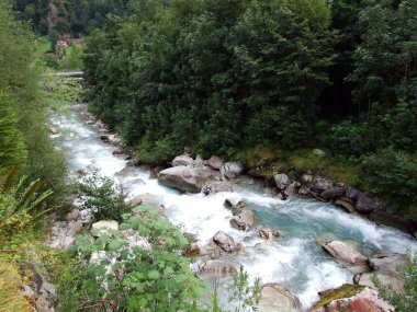 Maderanertal Alpine vadisindeki Etzlibach dere-Uri Kantonu, Isviçre