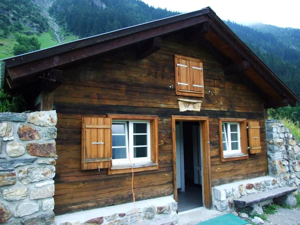 Architecture Rurale Traditionnelle Élevages Dans Vallée Alpine Maderanertal Canton Uri — Photo