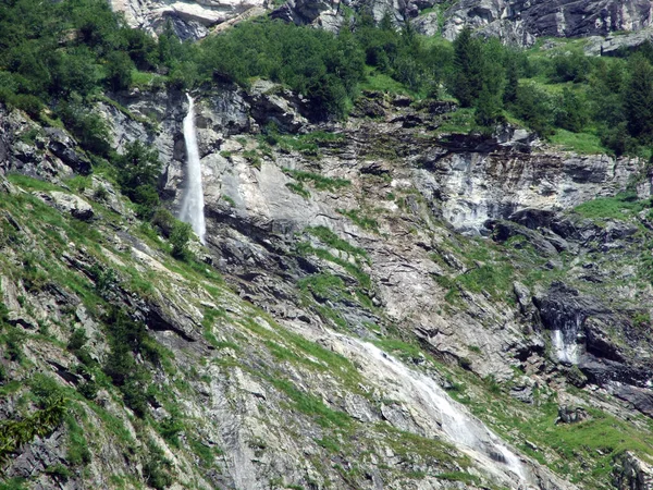 Säsongs Mässiga Vattenfall Och Kaskader Den Alpina Dalen Maderanertal Canton — Stockfoto