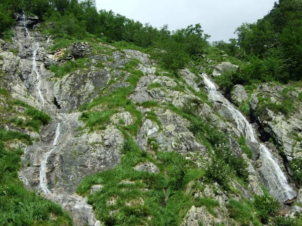 Cascate Stagionali Cascate Nella Valle Alpina Maderanertal Canton Uri Svizzera — Foto Stock