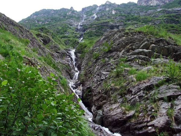 Cascate Stagionali Cascate Nella Valle Alpina Maderanertal Canton Uri Svizzera — Foto Stock