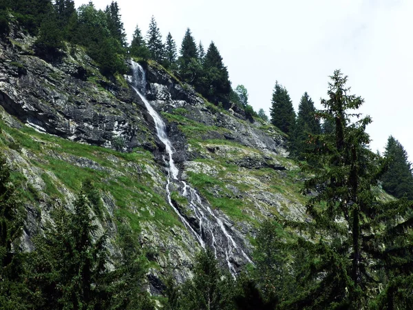Sezonní Vodopády Kaskády Alpském Údolí Maderanertal Kantonu Uri Švýcarsko — Stock fotografie