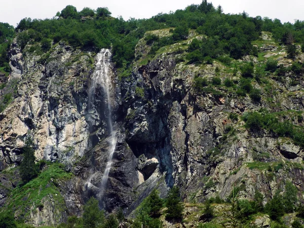 Wodospad Sidensackfall Lub Wasserfall Sidensackfall Strumień Spritzbach Alpejskiej Dolinie Maderanertal — Zdjęcie stockowe