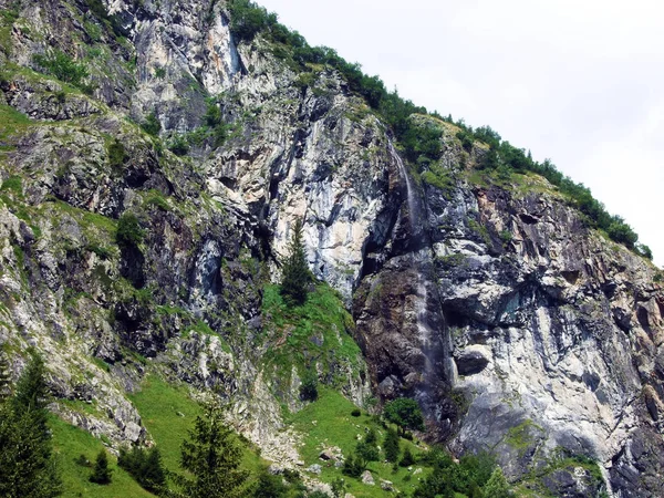 Водопад Sidensackfall Wasserfall Sidensackfall Spritzbach Поток Альпийской Долине Maderanertal Кантон — стоковое фото