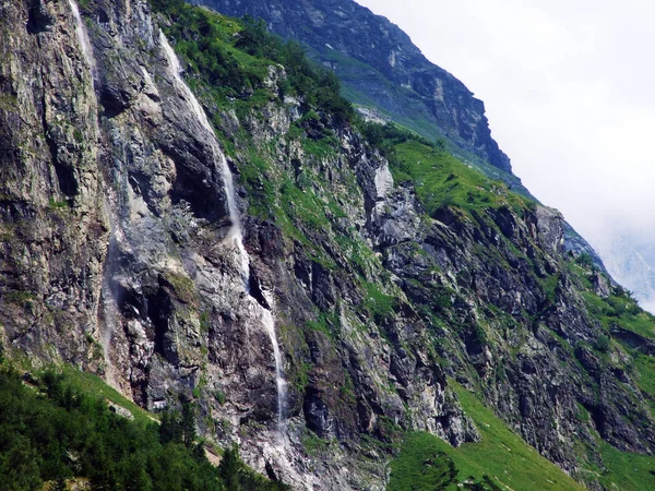 Cascada Milchbachfall Sau Wasserfall Milchbachfall Râul Milchbach Valea Alpină Maderanertal — Fotografie, imagine de stoc