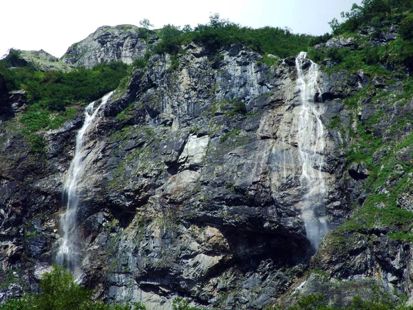 Cascata Milchbachfall Wasserfall Milchbachfall Torrente Milchbach Nella Valle Alpina Maderanertal — Foto Stock