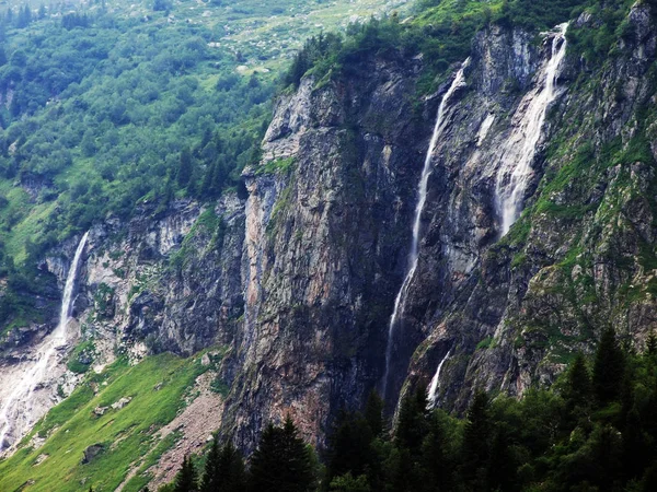 Vízesés Milchbachfall Vagy Wasserfall Milchbachfall Milchbach Patak Alpesi Völgyében Maderanertal — Stock Fotó