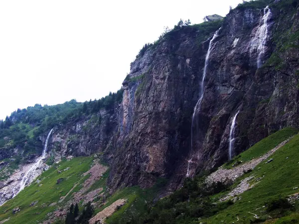 Водопад Milchbachfall Wasserfall Milchbachfall Милхбах Поток Альпийской Долине Maderanertal Кантон — стоковое фото