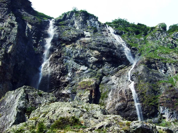 Cascada Milchbachfall Wasserfall Milchbachfall Arroyo Milchbach Valle Alpino Maderanertal Cantón —  Fotos de Stock