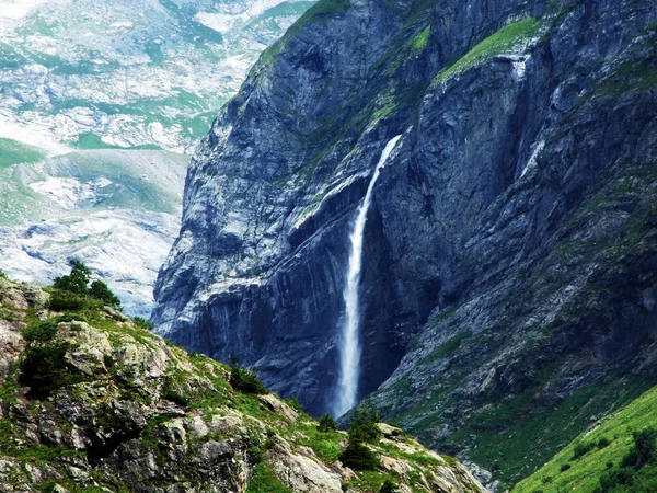 Origen Cascada Hufinquelle Valle Alpino Maderanertal Cantón Uri Suiza — Foto de Stock