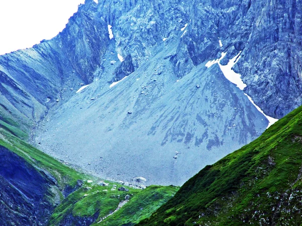 Kameny Skály Sernftal Alpském Údolí Kanton Glarus Švýcarsko — Stock fotografie