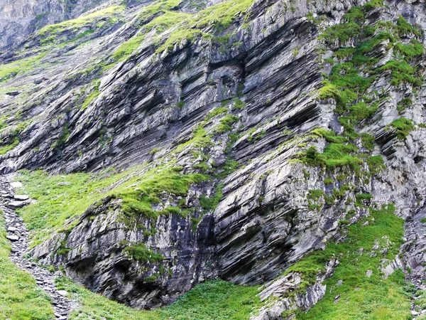 Πέτρες Και Βράχοι Στο Sernftal Αλπικής Κοιλάδας Καντόνι Γκλάρους Ελβετία — Φωτογραφία Αρχείου