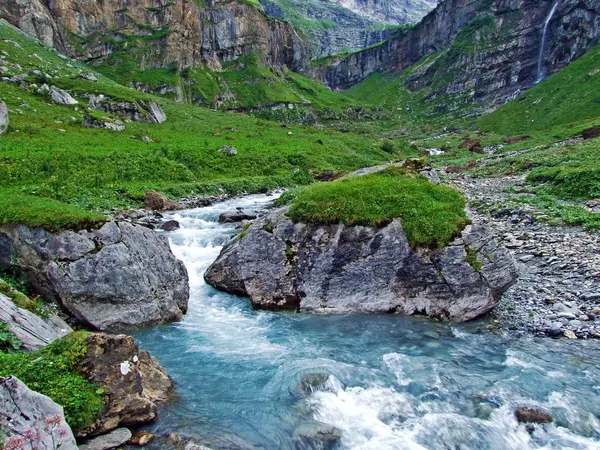 Fluxo Jetzbach Vale Alpino Loch Cantão Glarus Suíça — Fotografia de Stock