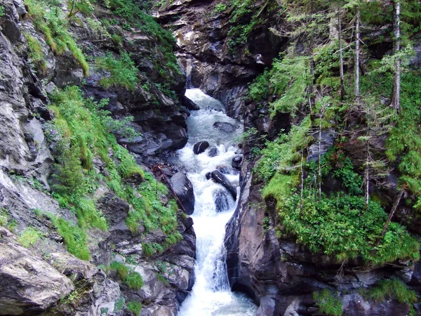 Cataratas Cascatas Riacho Jetzbach Vale Alpino Loch Cantão Glarus Suíça — Fotografia de Stock