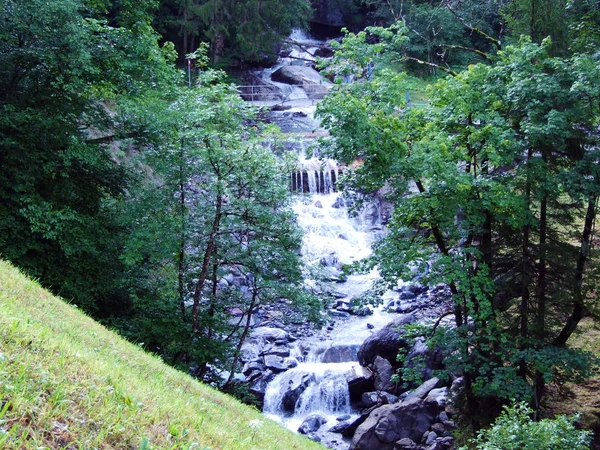 Cataratas Cascatas Riacho Jetzbach Vale Alpino Loch Cantão Glarus Suíça — Fotografia de Stock