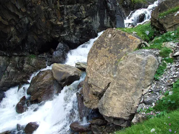 Vodopády Kaskády Toku Jetzbachu Alpském Údolí Loch Kantonu Glarus Švýcarsko — Stock fotografie