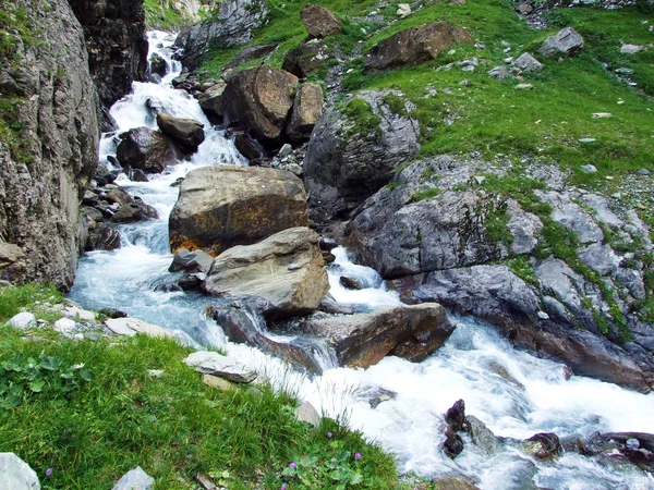 Cataratas Cascatas Riacho Jetzbach Vale Alpino Loch Cantão Glarus Suíça — Fotografia de Stock