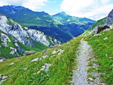 Sernftal vadisinde alp mera ve çayırlar-Uri Kantonu, Isviçre